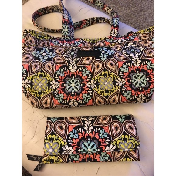 VERA BRADLEY Quilted Floral & Paisley Print Medium Bag W/Matching Wallet CLEAN - Picture 1 of 12